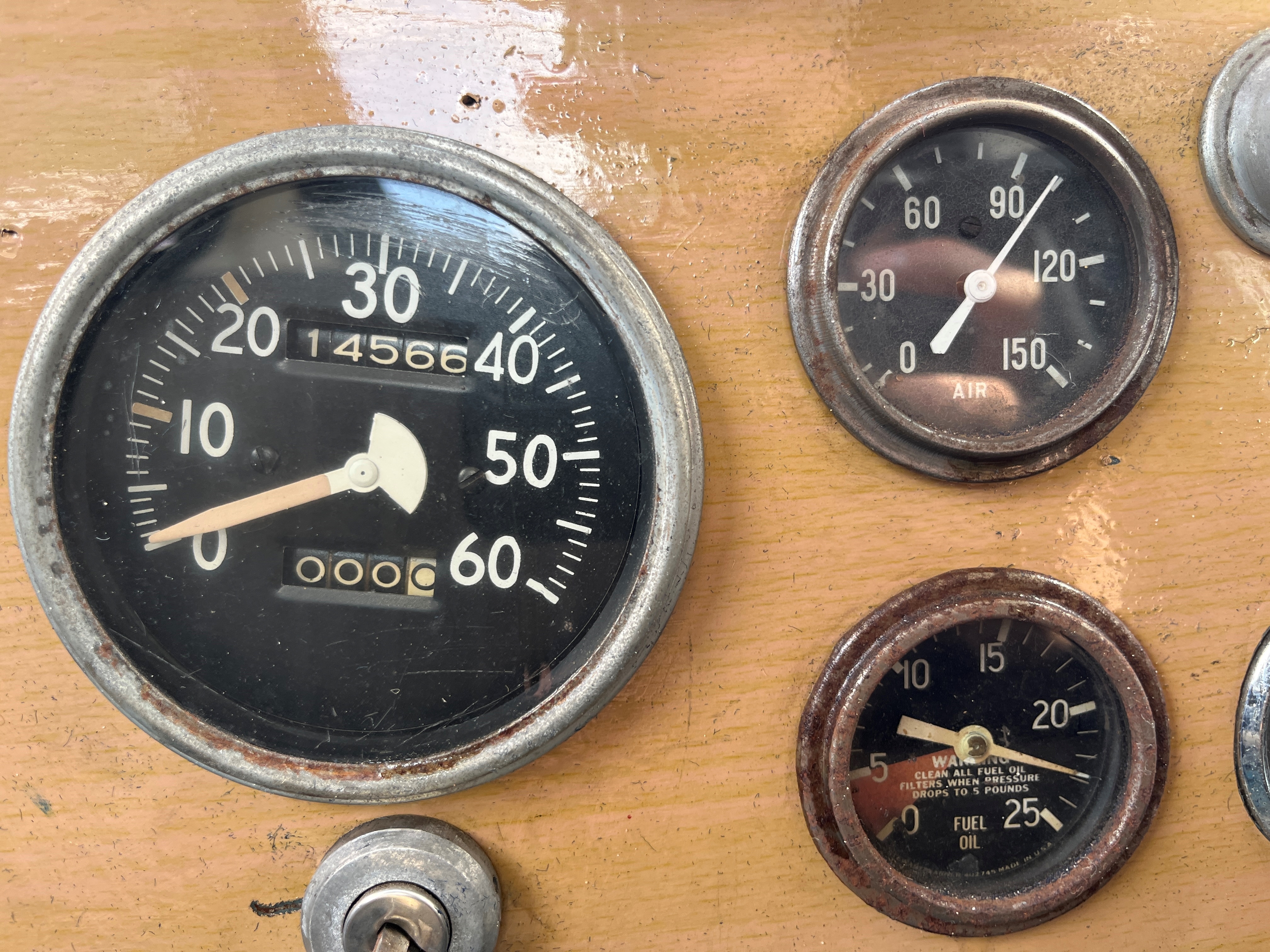 1944 Mack NR14 oldtimer vrachtwagen te koop