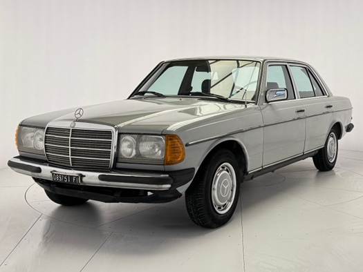 1983 Mercedes 200 - single owner oldtimer te koop
