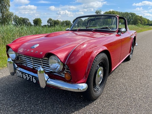 1964 Triumph TR4 Roadster | Surrey top oldtimer te koop