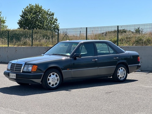 1993 Mercedes 320 E oldtimer te koop