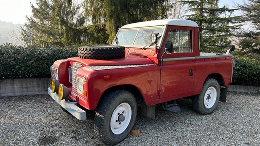 1982 Land Rover 88 (HT 366) oldtimer vrachtwagen te koop