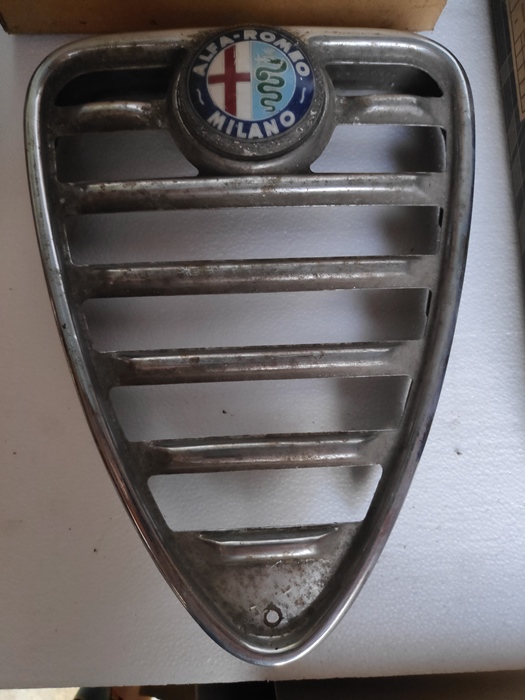 Alfa Romeo grille GTA met embleem te koop