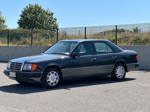1993 Mercedes 320 E oldtimer te koop