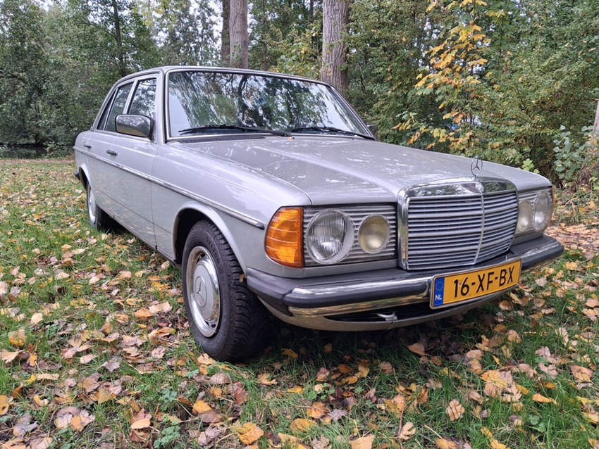 1982 Mercedes 230E oldtimer te koop