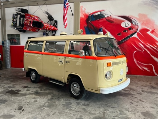 1977 Volkswagen T2 Ambulance oldtimer te koop