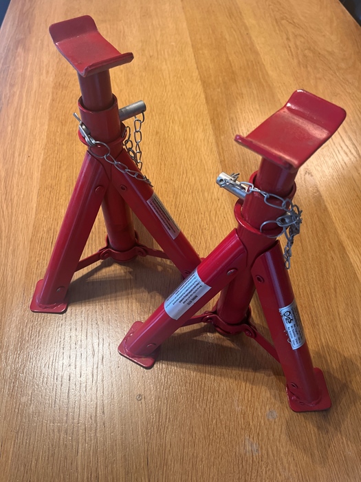 2 Assteunen - 2.000kg te koop