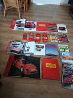 Ferrari boeken  en model en showroom poster oldtimer te koop