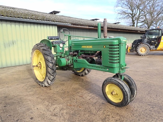 1950 John Deere B Styled, electric start, split pedestal oldtimer te koop