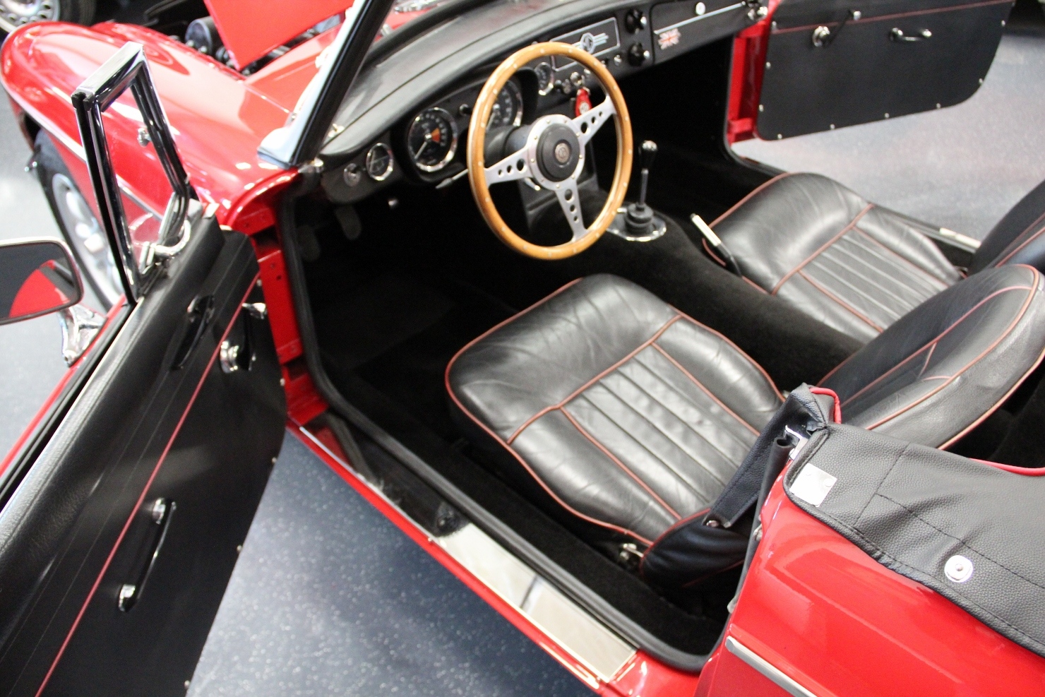 1966 MG B Roadster 1.8 Steeldash oldtimer te koop