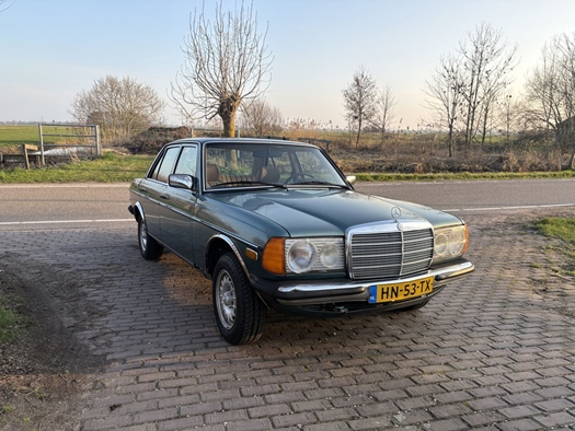 1982 Mercedes 200 oldtimer te koop