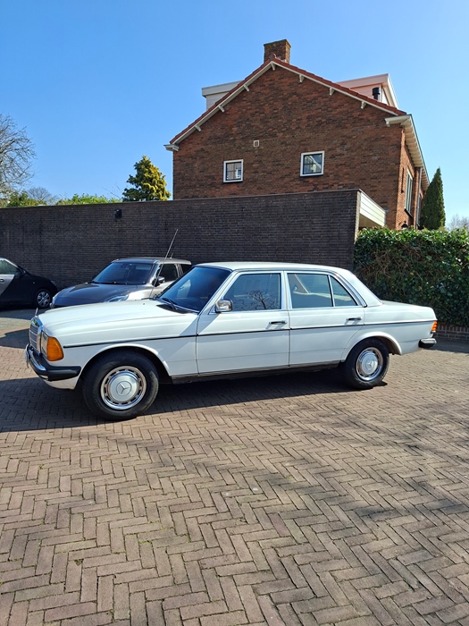 1976 Mercedes 250 w123 oldtimer te koop