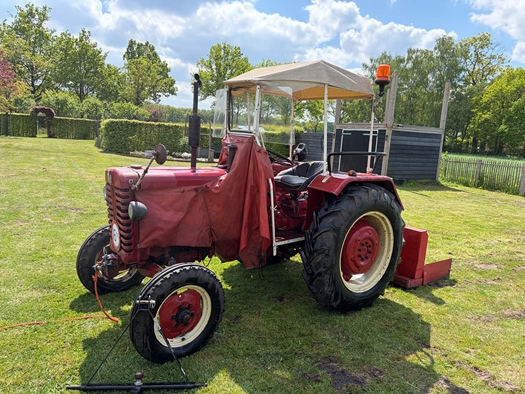 1954 McCormick D320 oldtimer tractor te koop