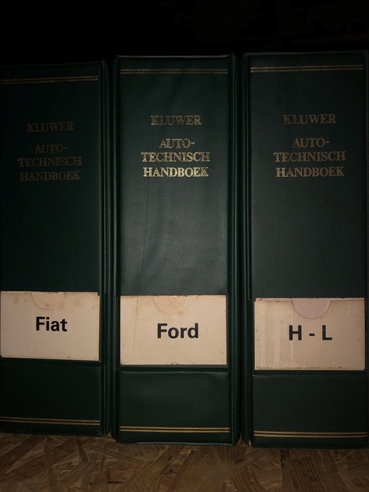 11 Kluwer technische handboeken  te koop