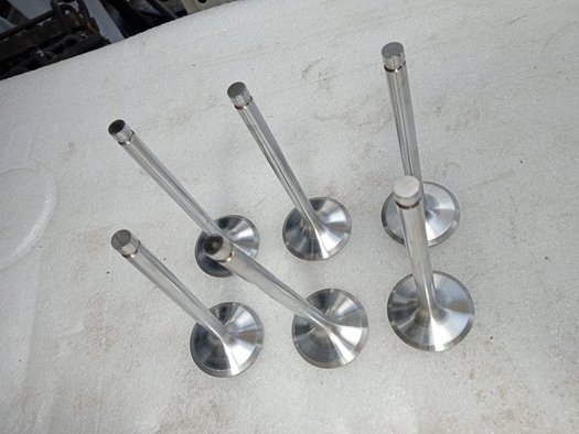 Intake and exhaust valves Maserati 3500 GT te koop