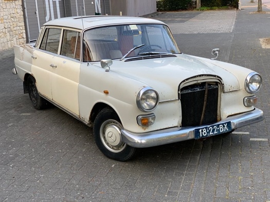 1966 Mercedes 230 6 W110 Heckflosse oldtimer te koop