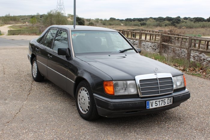 1991 Mercedes 230E oldtimer te koop