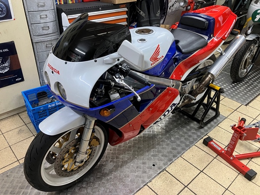 1989 Honda rc-30. oldtimer motorfiets te koop
