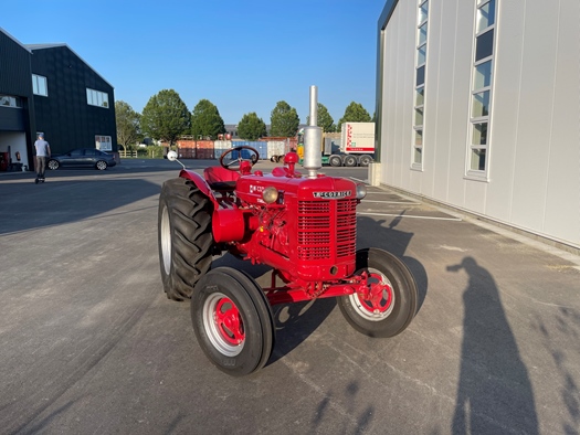 1950 McCormick W4 oldtimer tractor te koop