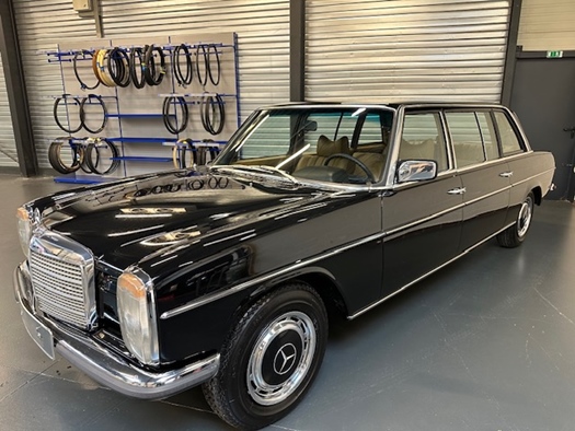 1976 Mercedes 115 limousine bar8  oldtimer te koop