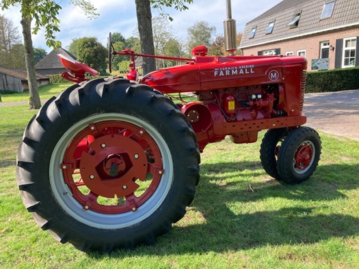 1944 Farmall M oldtimer tractor te koop